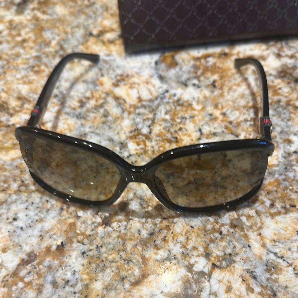 Gucci Black and Brown Sunglasses with Classic Aviator Style - Picture 7 of 10